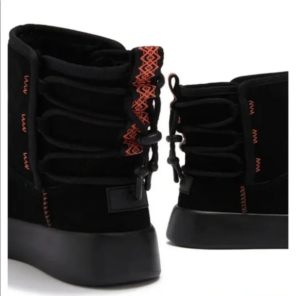 NEW UGG Classic Boom Ankle Boot In Black - Picture 4 of 7